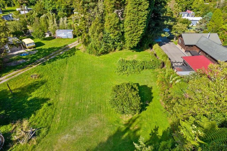Photo of property in 10 Tombleson Road, Lake Rotoma, Rotorua, 3074