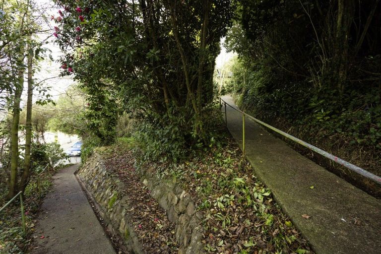 Photo of property in 32 Adderley Terrace, Ravensbourne, Dunedin, 9022