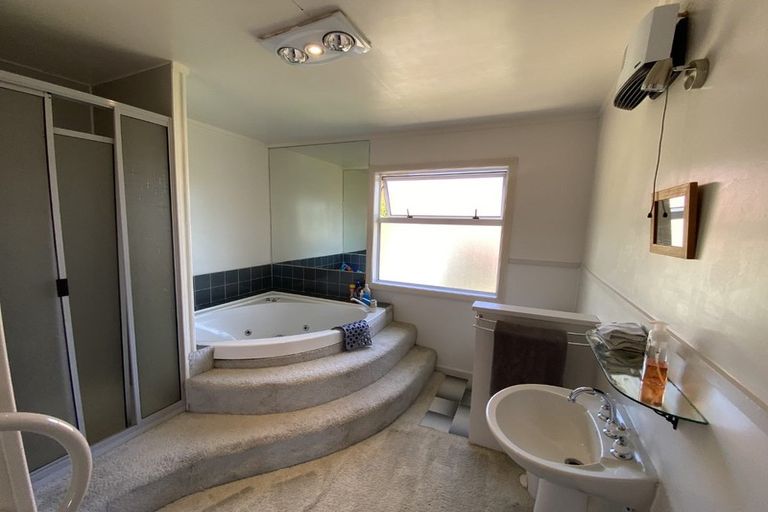 Photo of property in 18 Howard Street, Macandrew Bay, Dunedin, 9014