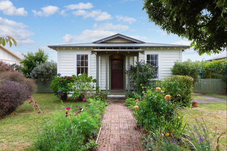 Photo of property in 3 Atkinson Street, Woodville, 4920