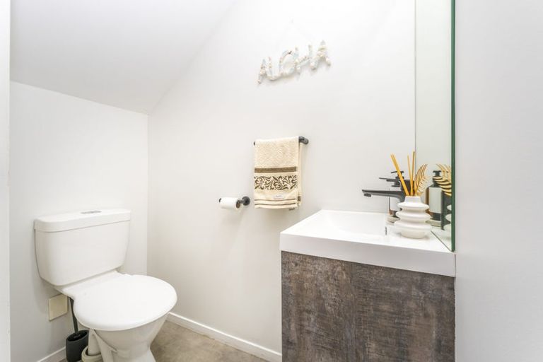 Photo of property in 11/17 Harbour View Road, Te Atatu Peninsula, Auckland, 0610