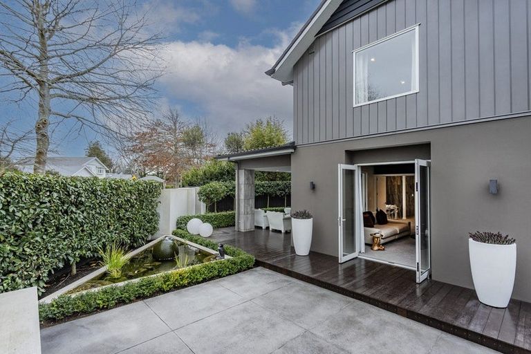 Photo of property in 2 Snowdon Road, Fendalton, Christchurch, 8052