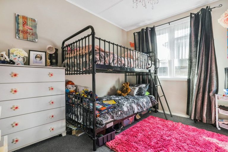 Photo of property in 25 Arimu Road, Papakura, 2110