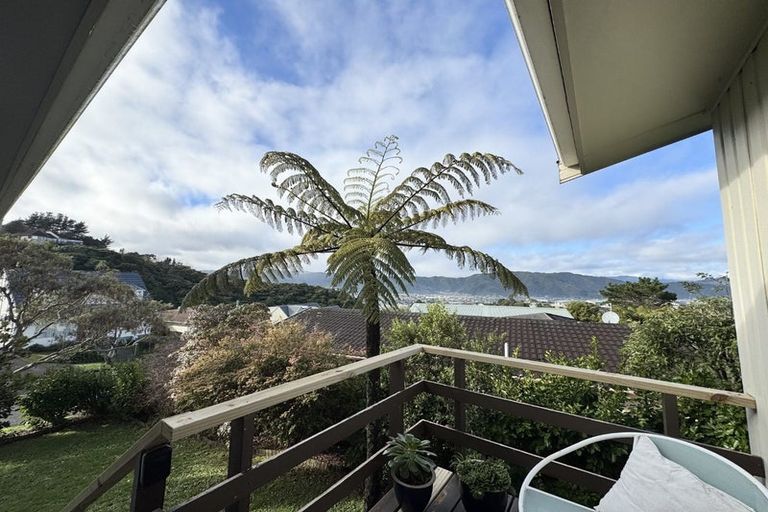 Photo of property in 27 Viewmont Drive, Harbour View, Lower Hutt, 5010