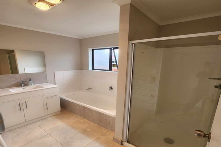 Photo of property in 86a Barrys Road, Glendene, Auckland, 0602