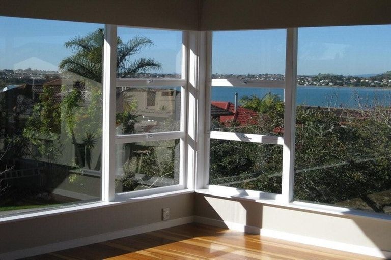 Photo of property in 27 Mcbreen Avenue, Northcote, Auckland, 0627