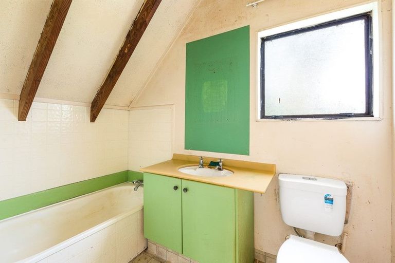 Photo of property in 59 Opanuku Road, Henderson Valley, Auckland, 0612