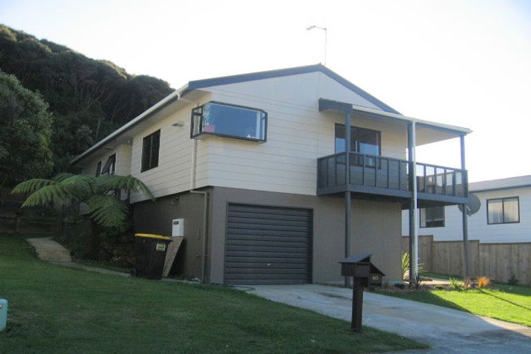 Photo of property in 60 Albatross Close, Whitby, Porirua, 5024