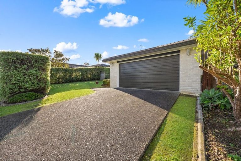Photo of property in 15 Glucina Avenue, West Harbour, Auckland, 0618