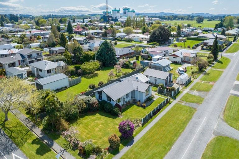 Photo of property in 22 Manse Street, Edendale, 9825