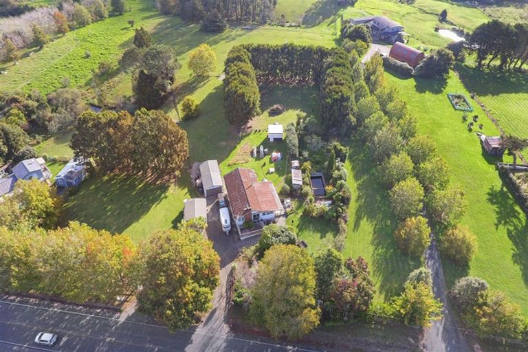 Photo of property in 370 Taupaki Road, Taupaki, Henderson, 0782