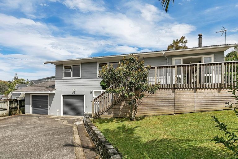 Photo of property in 1/5 Mchardy Place, Glenfield, Auckland, 0627