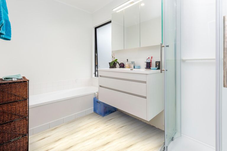 Photo of property in 37 Rosemead Place, Randwick Park, Auckland, 2105