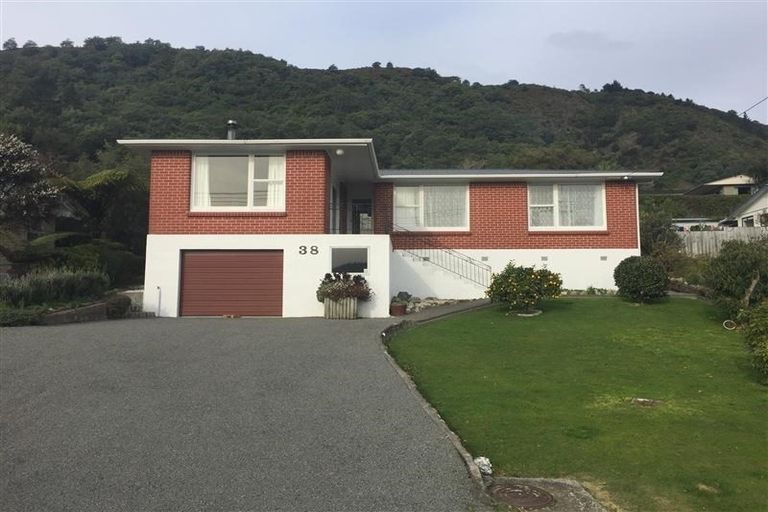 Photo of property in 38 South Terrace, Picton, 7220