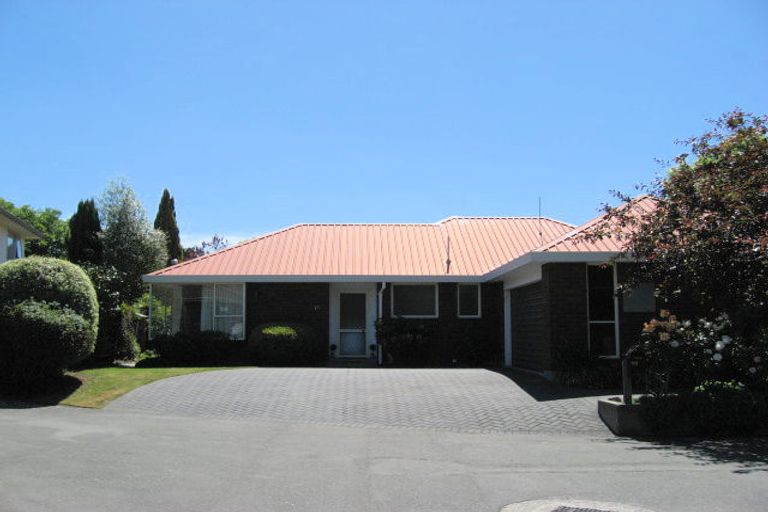 Photo of property in 23 Kingham Place, Avonhead, Christchurch, 8042