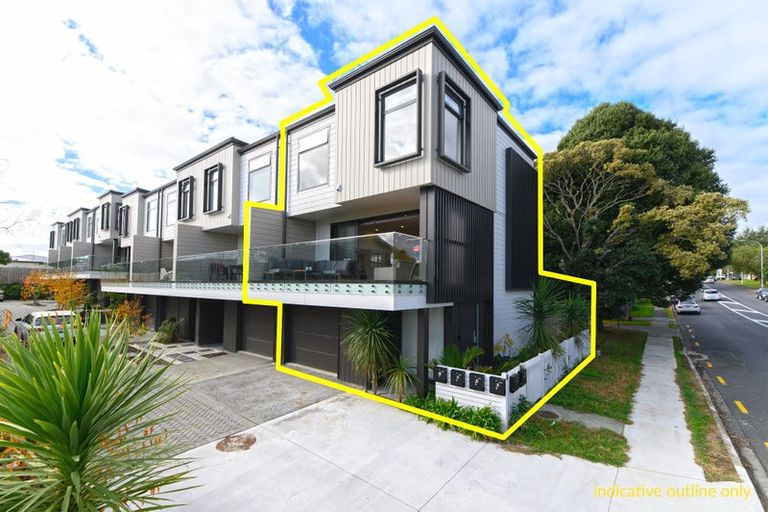 Photo of property in 1/8 Reeves Road, Pakuranga, Auckland, 2010
