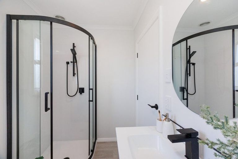 Photo of property in 5 Belvedere Crescent, Takaro, Palmerston North, 4412