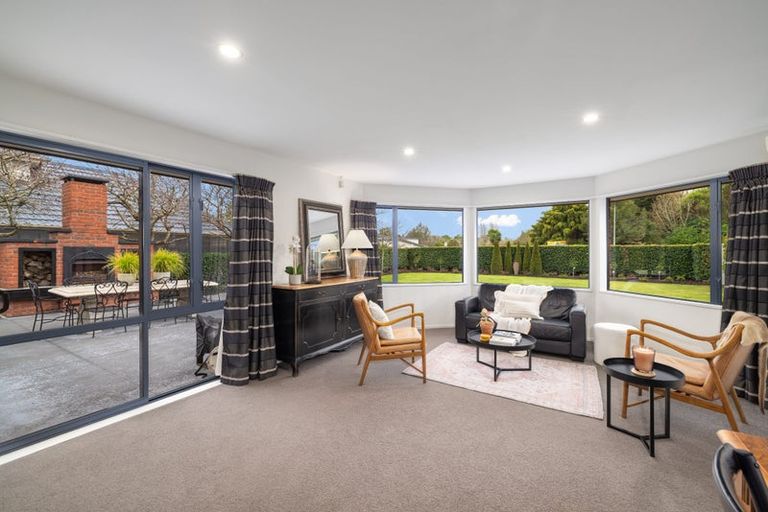 Photo of property in 32 Hussey Road, Harewood, Christchurch, 8051