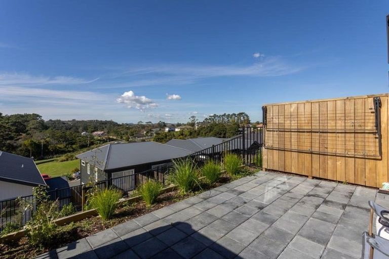 Photo of property in 23 William Calvert Drive, Swanson, Auckland, 0614