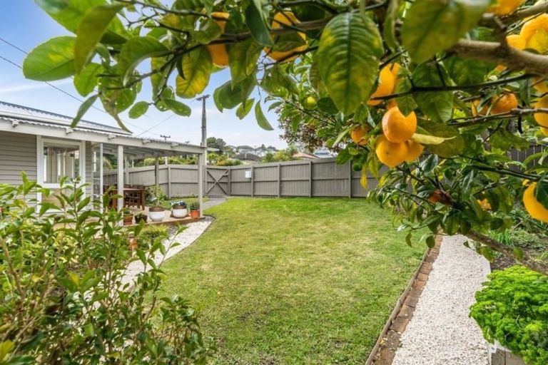 Photo of property in 1/51 Selwyn Crescent, Forrest Hill, Auckland, 0620