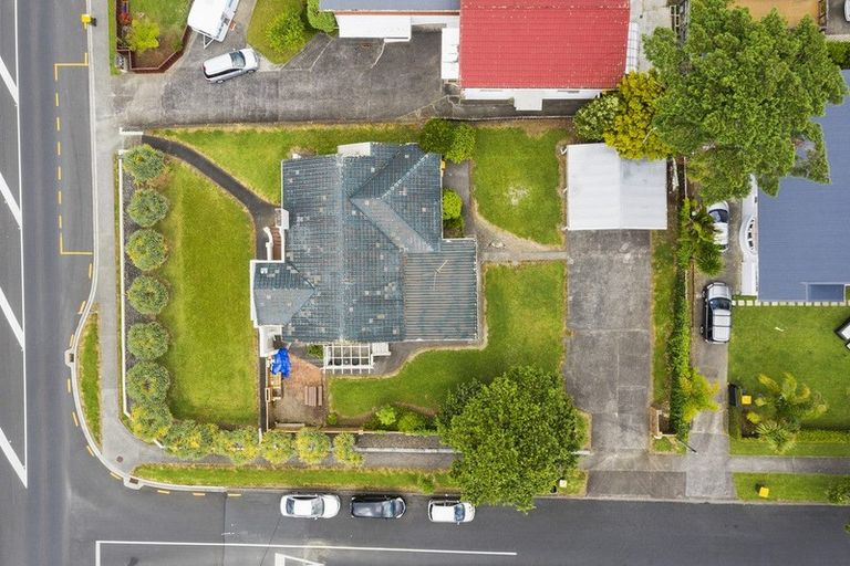 Photo of property in 40 Te Atatu Road, Te Atatu South, Auckland, 0610
