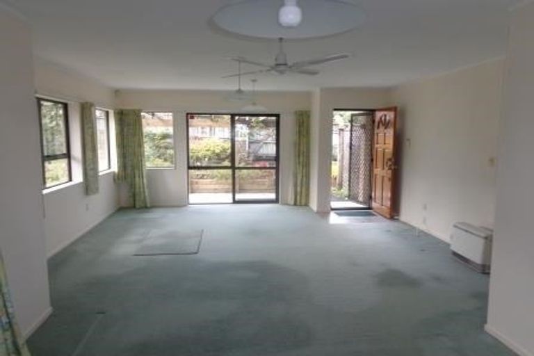 Photo of property in 6 Lantana Road, Green Bay, Auckland, 0604