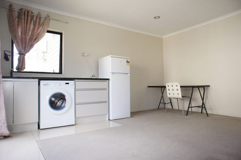 Photo of property in 86 Rising Parade, Fairview Heights, Auckland, 0632