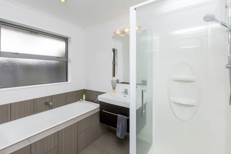 Photo of property in 6 Mount Marua Way, Timberlea, Upper Hutt, 5018