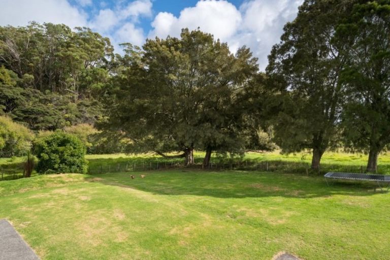 Photo of property in 142 Waitakere Road, Waitakere, Henderson, 0782