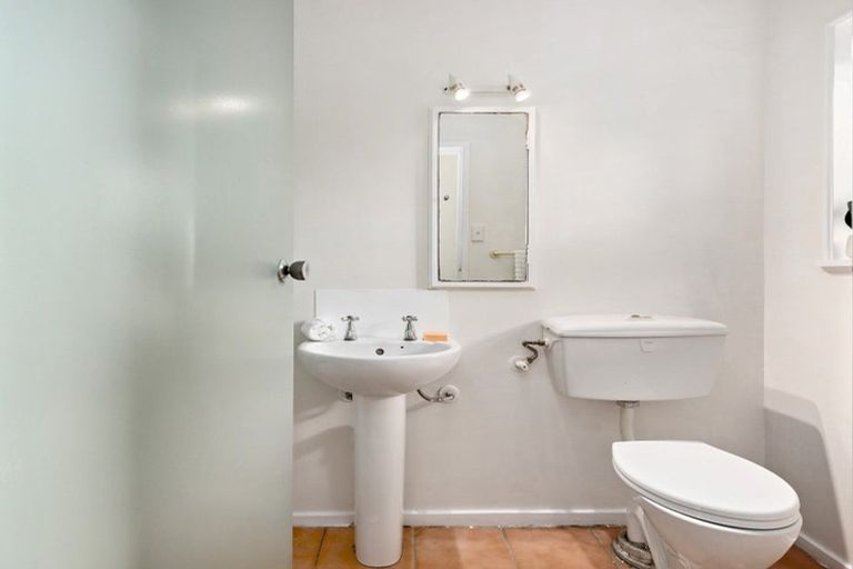 Photo of property in 1/52 Russell Terrace, Berhampore, Wellington, 6023