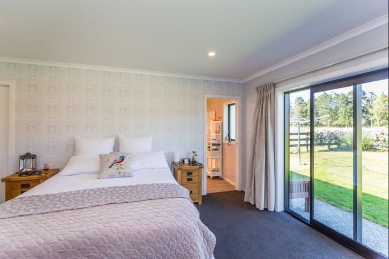 Photo of property in 398a Tararua Road, Levin, 5571