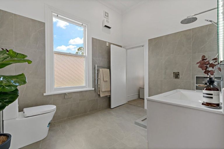 Photo of property in 31 Atarangi Road, Greenlane, Auckland, 1051