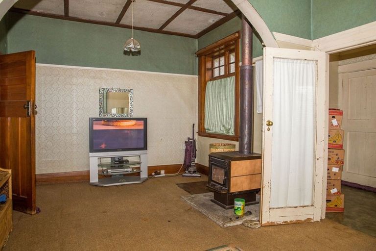 Photo of property in 1 Windsor Street, Dannevirke, 4930