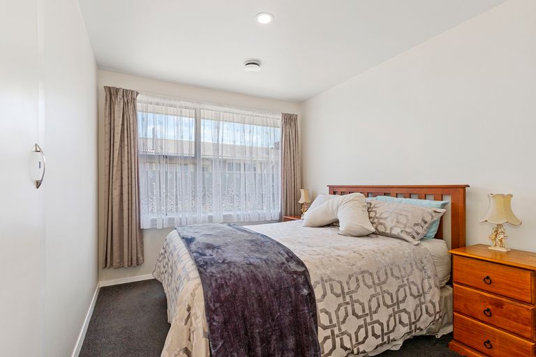 Photo of property in 9 Camelia Place, Islington, Christchurch, 8042