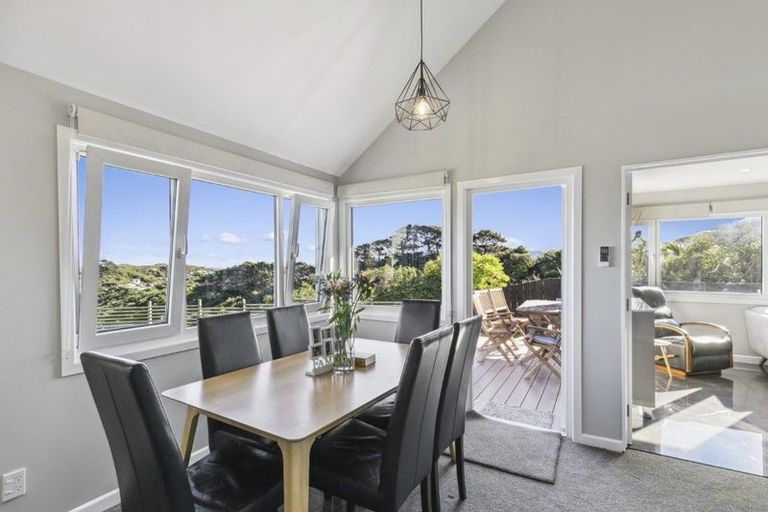 Photo of property in 2b Paratu Way, Strathmore Park, Wellington, 6022