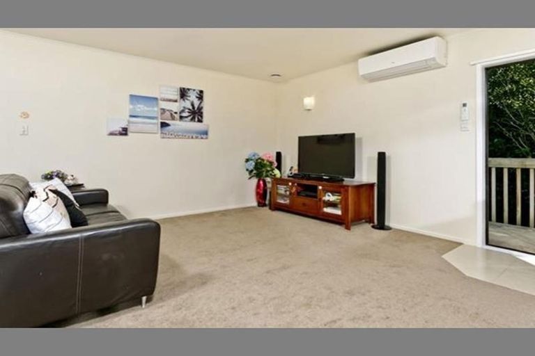 Photo of property in 33 Sequoia Place, Sunnynook, Auckland, 0620