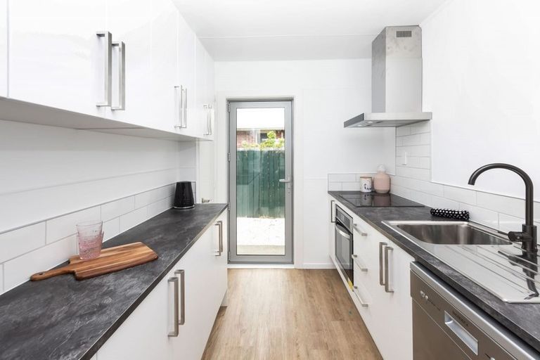 Photo of property in 2/52 North Avon Road, Richmond, Christchurch, 8013