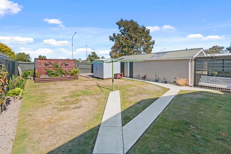 Photo of property in 9 Camelia Place, Islington, Christchurch, 8042