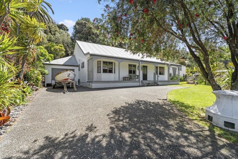 Photo of property in 31 Matauwhi Road, Russell, 0202