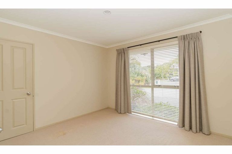 Photo of property in 16 Spinnaker Point, Haruru, 0204