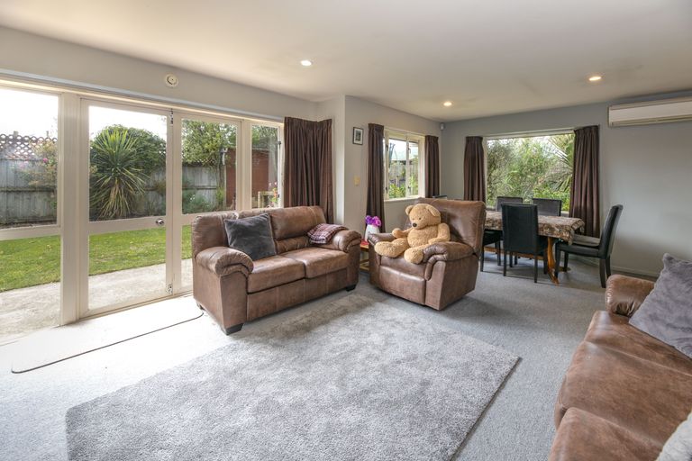 Photo of property in 142c Wainoni Road, Avondale, Christchurch, 8061