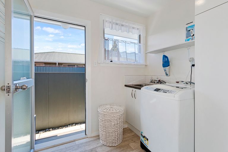 Photo of property in 9 Camelia Place, Islington, Christchurch, 8042