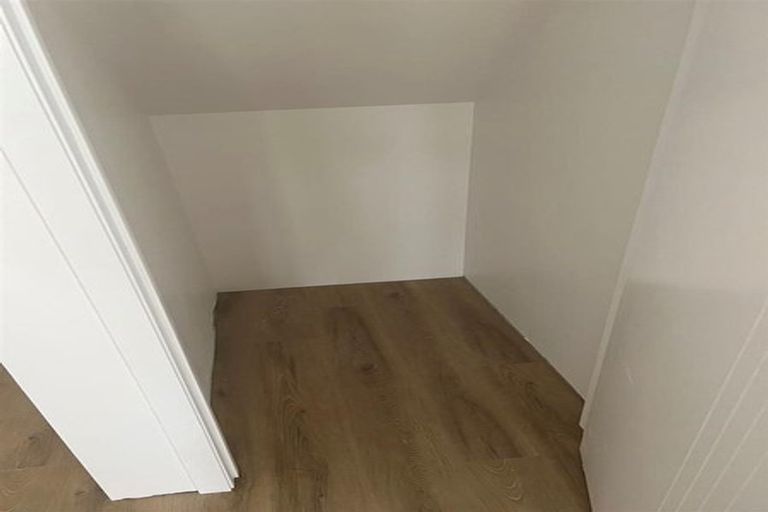 Photo of property in 25 Stitchbird Crescent, Papakura, 2110