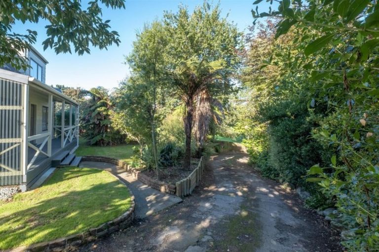 Photo of property in 28 Castle Street, Eltham, 4322