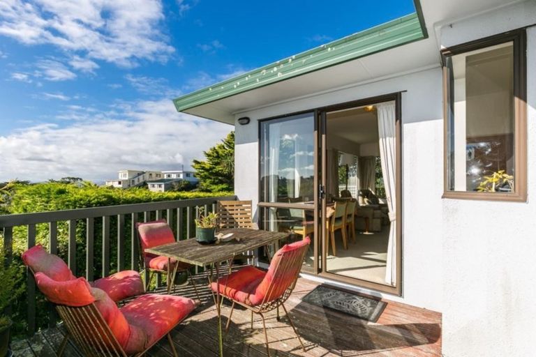 Photo of property in 6 Ashton Fitchett Drive, Brooklyn, Wellington, 6021