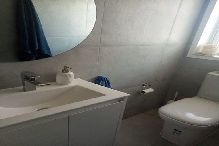 Photo of property in 9 Humphrey Kemp Avenue, Henderson, Auckland, 0612