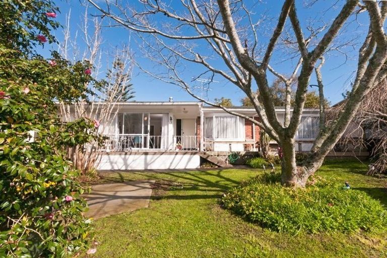 Photo of property in 7 Borrowdace Avenue, Botany Downs, Auckland, 2010