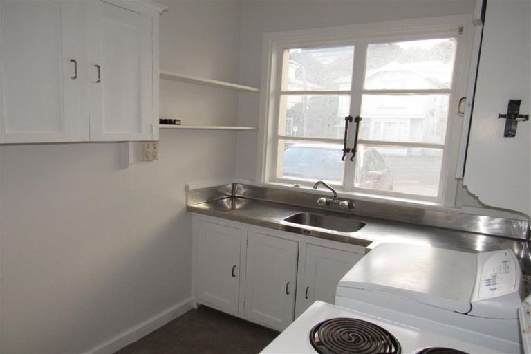 Photo of property in 2/243 The Terrace, Te Aro, Wellington, 6011