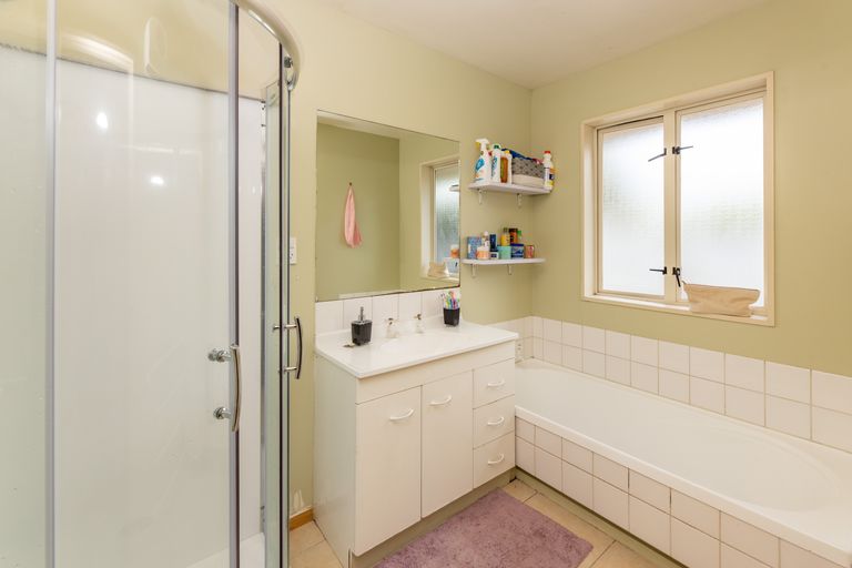 Photo of property in 142c Wainoni Road, Avondale, Christchurch, 8061