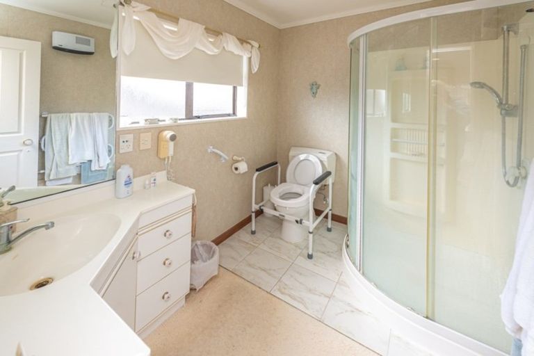 Photo of property in 10 Saint Helens Place, Tawhero, Whanganui, 4501